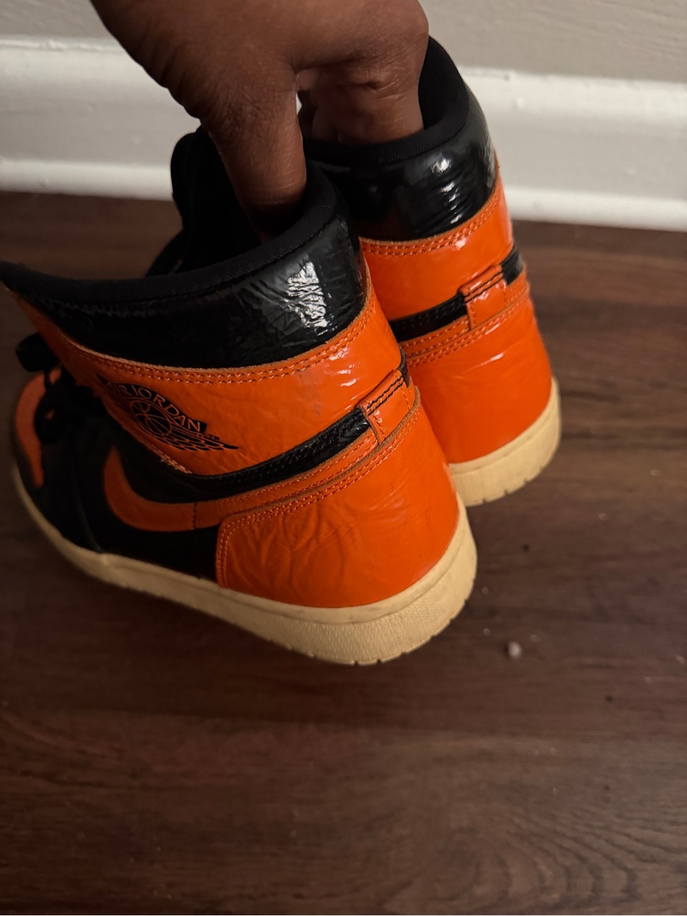 Jordan Retro 1 shiny Orange and Black Inner Shoe Tag - Jumpman Label - Picture 4 of 7